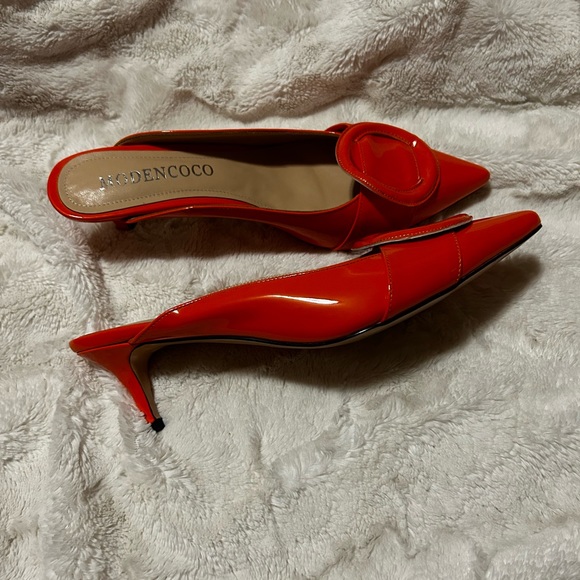 Heels - Picture 3 of 3